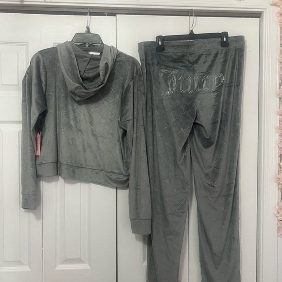 Juicy Couture Set - Picture 2 of 5